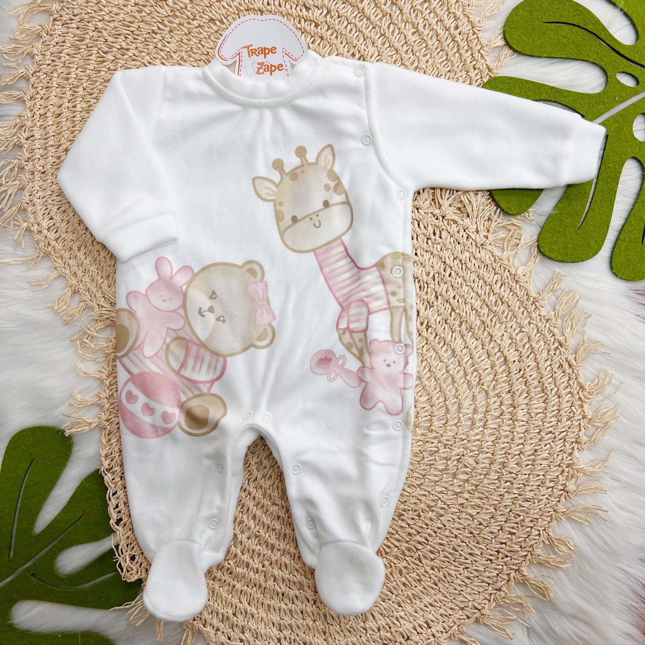 Macacão em Soft Girafinha e Ursinha - Off White e Rosa